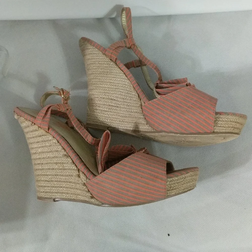 𝅺Seychelles Coral and Green Ruffle Espadrilles Wedge Sandals - size 7